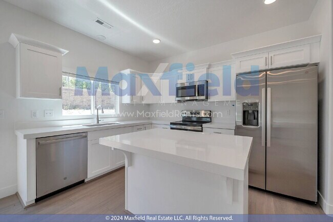 Foto del edificio - End Unit - 3BD 2.5 BA 2GA - Modern Living