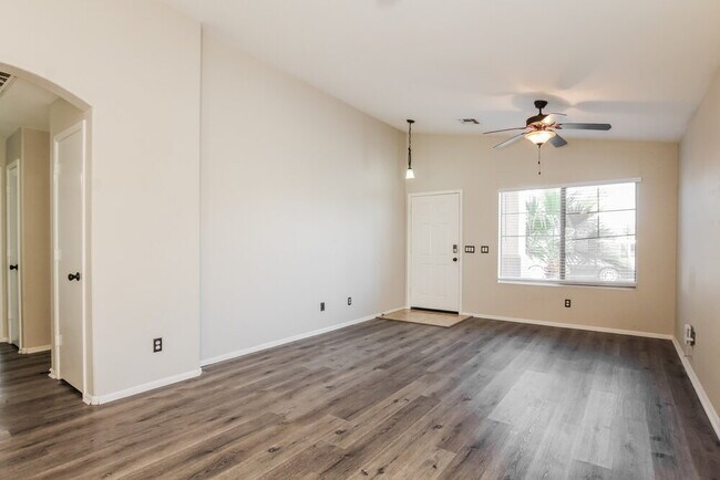 Building Photo - 1105 E Nardini St