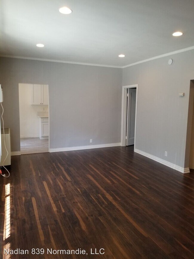 Building Photo - 839 N Normandie Ave