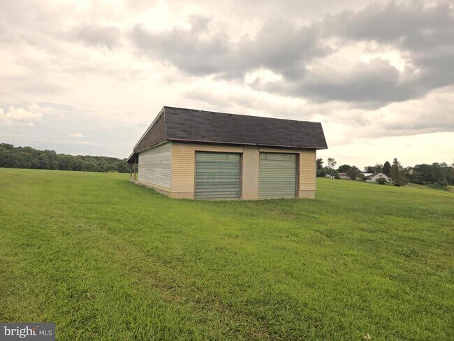 Foto del edificio - 2264 Blue Ball Rd