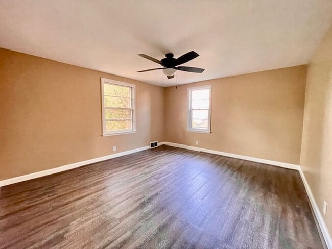 Building Photo - WOODLAND NEIGHBORHOOD - 3 Bedroom Move-In ...