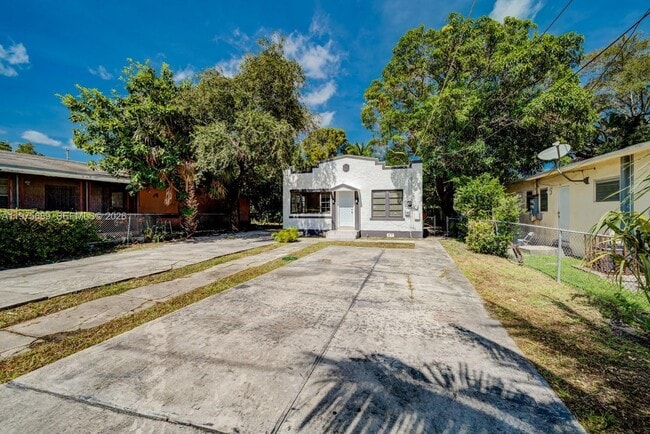 Foto del edificio - 829 NW 56th St