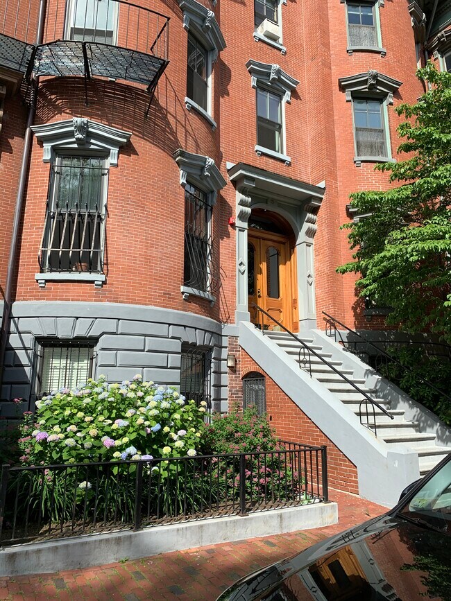 Building Exterior - 3 Worcester Sq