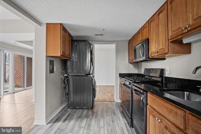 Building Photo - 11807 Breton Ct