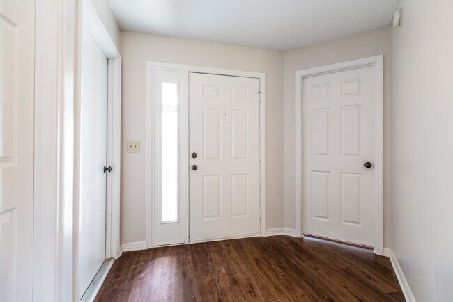 Foto del edificio - 664 Weybridge Ct