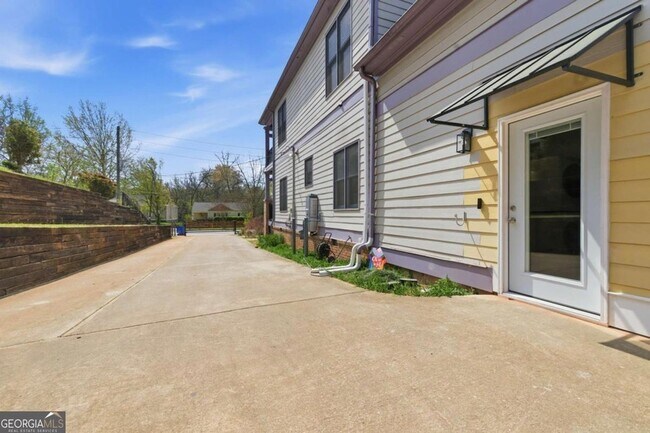 Building Photo - 850 Ormewood Ave SE