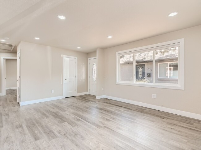 Foto del edificio - Hale neighborhood duplex with a large pati...