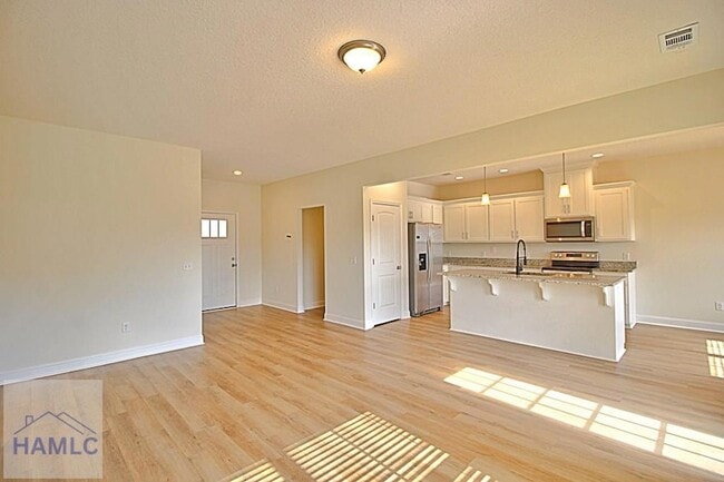 Foto del edificio - 302 Mcclelland Lp NE