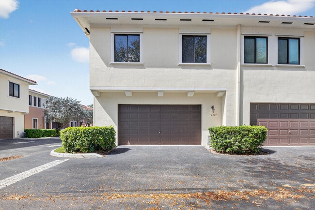 Building Photo - 2515 Venetian Ct