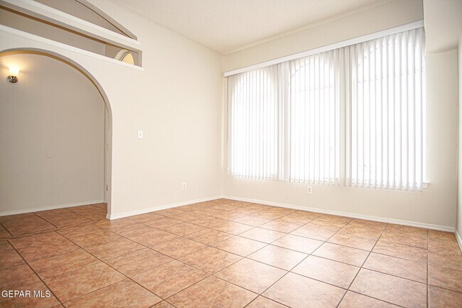 Foto del edificio - 14109 De Stefano Ln