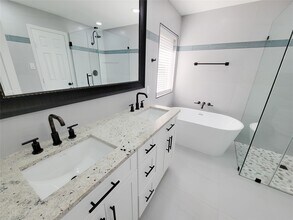 Building Photo - 21123 Amber Crossing Dr