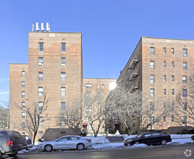 Foto del edificio - 144-07 Sanford Ave