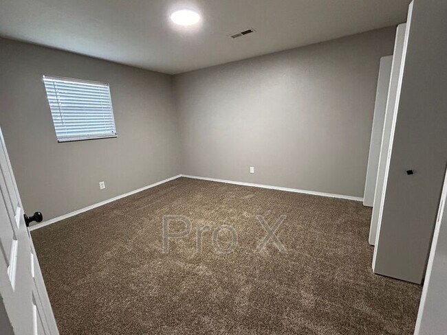 Building Photo - 1702 S Powell St