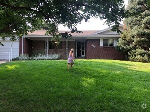 Building Photo - 629 S Poplar Way