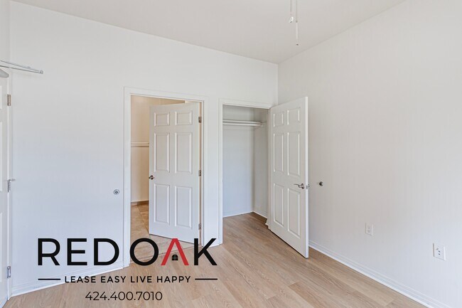 Foto del edificio - Welcoming Bachelor with In-Unit Storage, K...