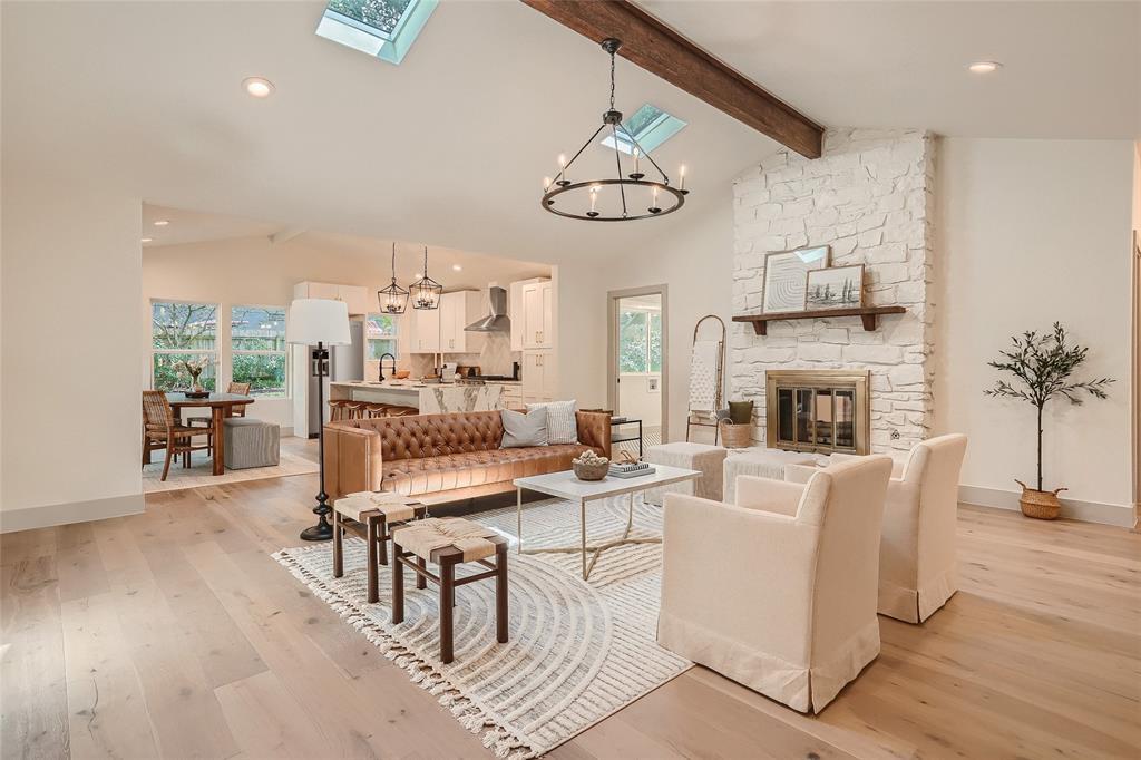 Foto principal - 7401 Whispering Oaks Dr