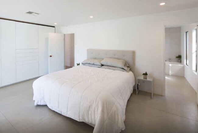 Foto del edificio - 77725 Robin Rd