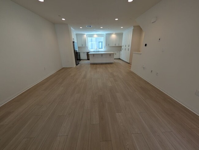 Building Photo - 5868 Linden Ave
