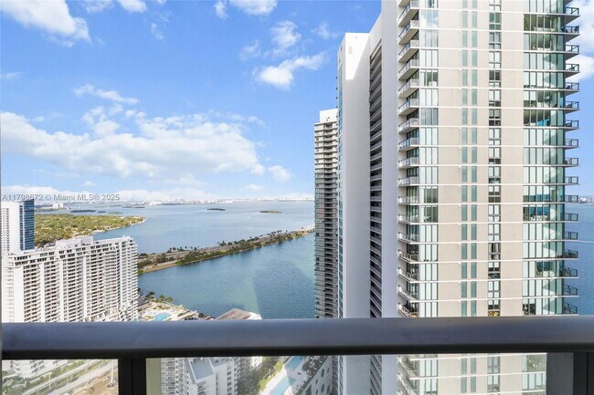 Foto del edificio - 501 NE 31st St