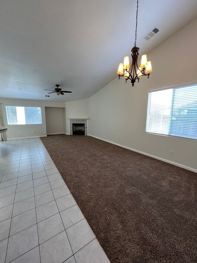 Building Photo - Spacious SW Bakersfield home!