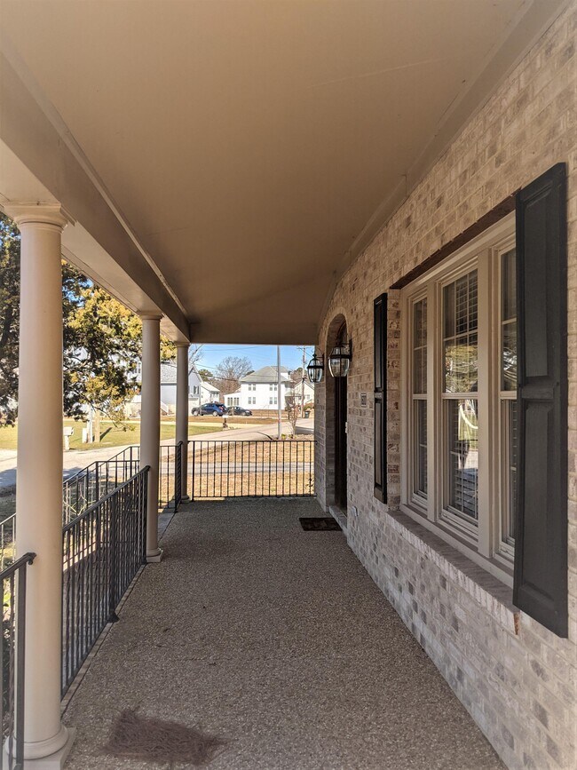 Foto del edificio - 1600 Back Creek Rd