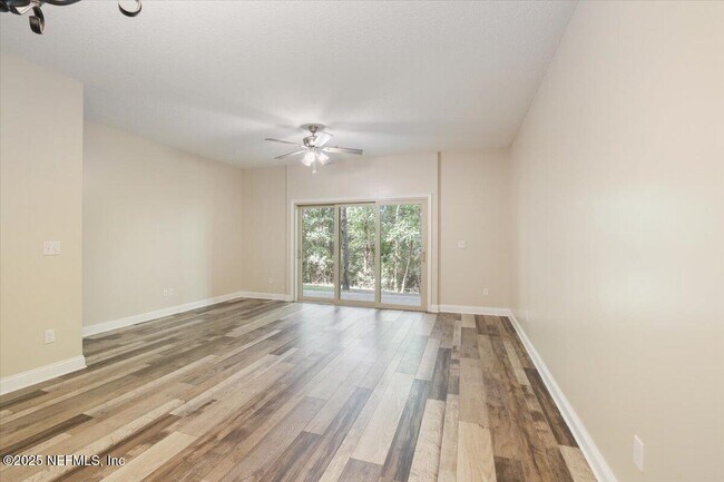 Foto del edificio - 4182 Quiet Crk Lp