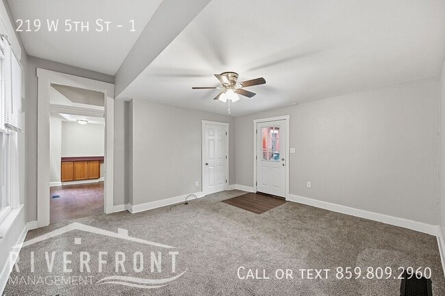 Foto del edificio - 219 W 5th St