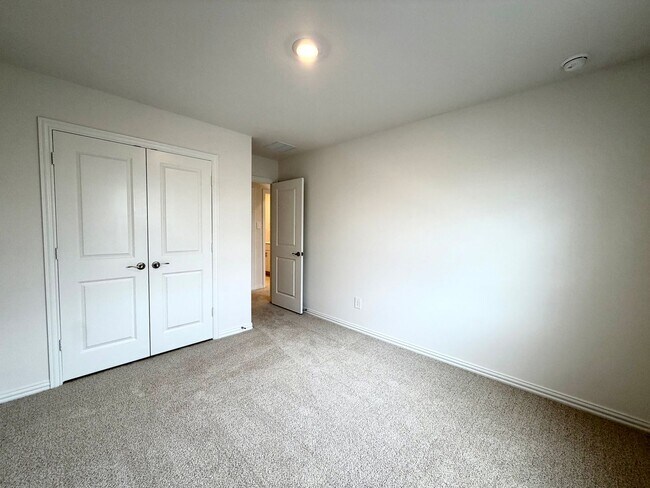 Foto del edificio - New Construction 5 Bedrooms backs to greenbelt!