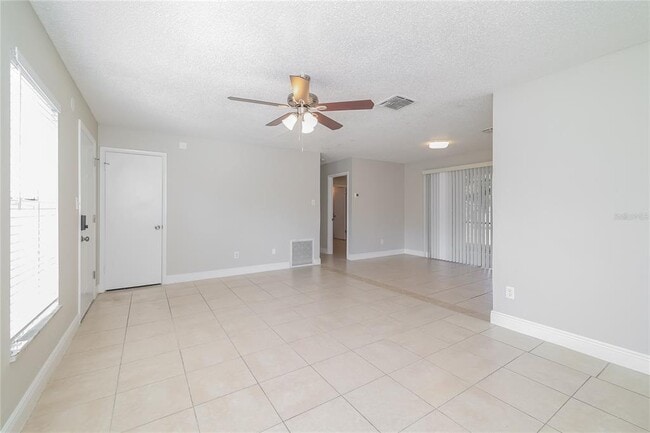 Building Photo - 1829 Columbine Dr