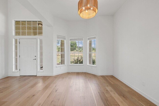 Foto del edificio - 17133 Majestic Ridge Rd