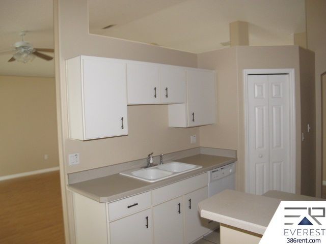 Building Photo - 66 Russell Dr