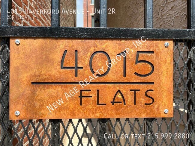Building Photo - Gorgeous, Recently Renovated 2 Bedroom 1 B...
