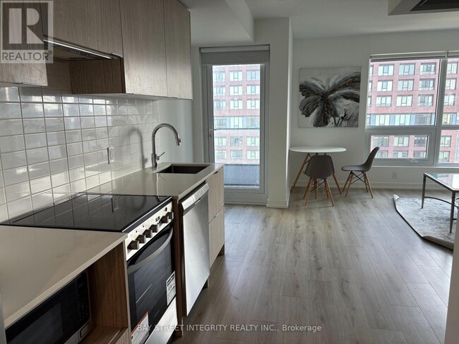 Photo du bâtiment - 395-3395 Bloor St E