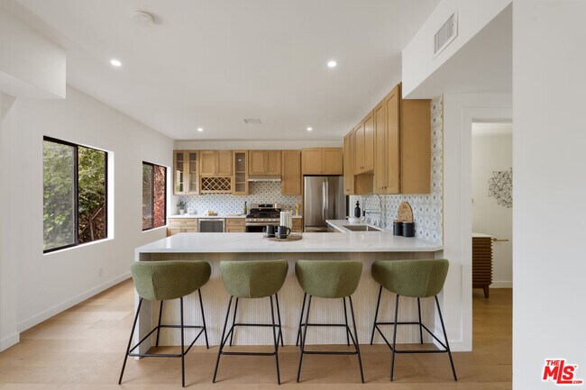 Foto del edificio - 8506 Oak Ct
