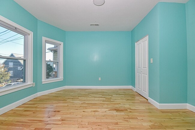 Building Photo - 11 Oakland Ave