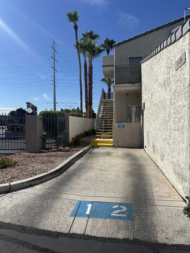 Building Photo - 6250 W Flamingo Rd
