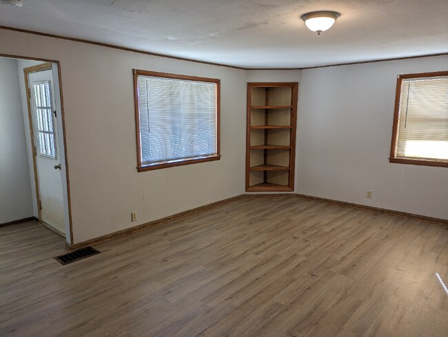 Building Photo - 882 OH-590