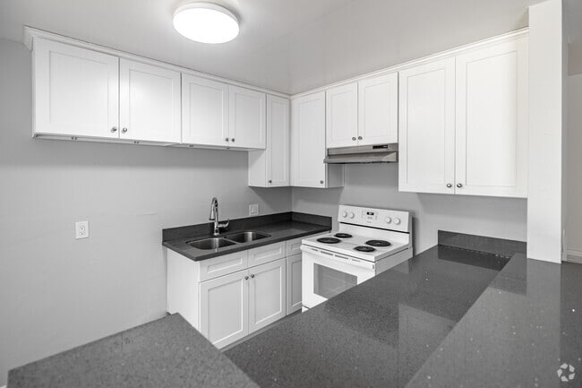 1BR 1BA - Kitchen - 2159 Elm