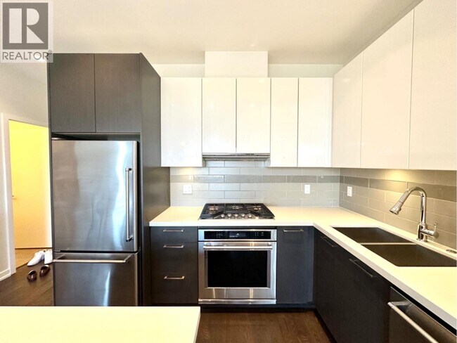 Photo du bâtiment - 7008 River Pkwy