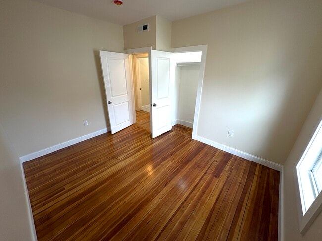 Building Photo - 7 Lowell Cir