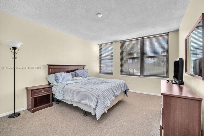 Foto del edificio - 888 Intracoastal Dr