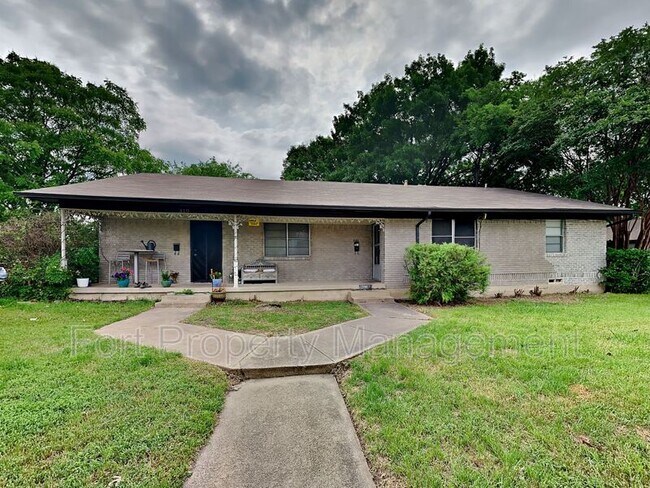 Building Photo - 308 La Salle Dr