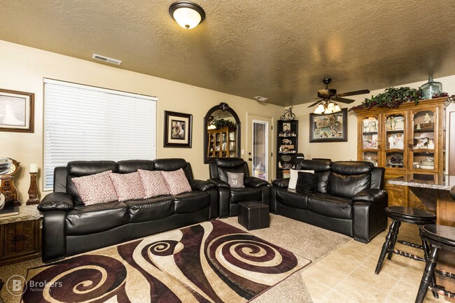 Foto del edificio - 1000 E Bluff View Dr