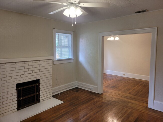Foto del edificio - 7220 Clinton St