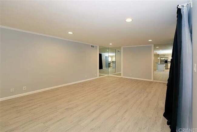 Foto del edificio - 4950 Louise Ave