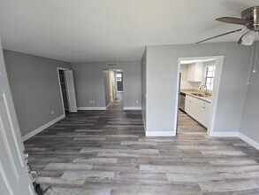 Building Photo - 600 N Grove St