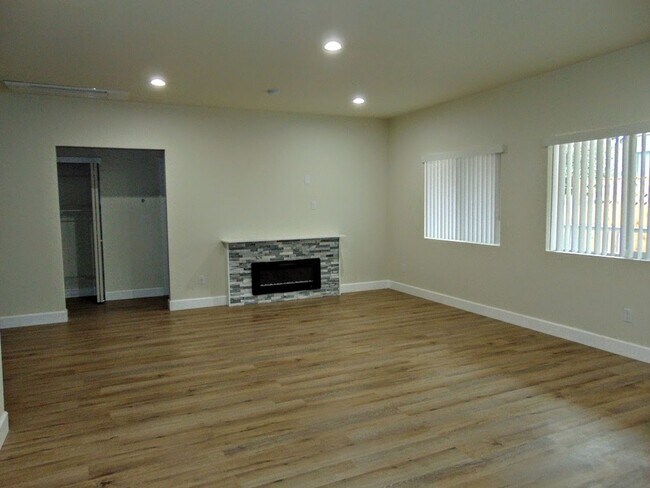 Foto del edificio - Private EV Charging in Beautiful 3 Bedroom...