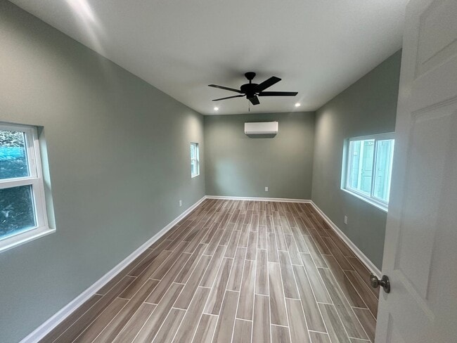 Building Photo - 820 3rd Ave S