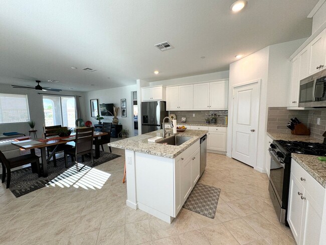 Building Photo - AVAILABLE NOW!! 3 Bed / 2 Bath New Build H...