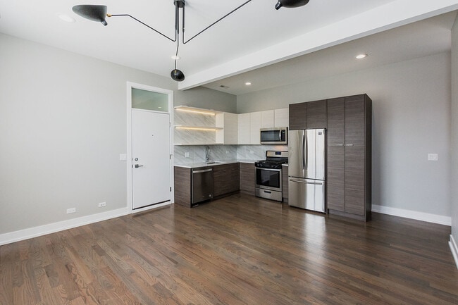 Building Photo - 2450 W Chicago Ave